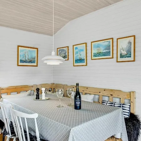 Three-bedroom In Sydals *