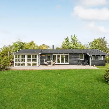 Three-bedroom In Sydals Hébergement de vacances