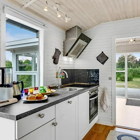 Three-bedroom In Sydals * Nedre Lysabild