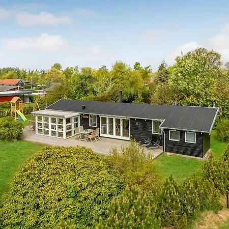 Semesterbostad Three-bedroom In Sydals