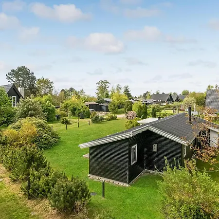 Three-bedroom In Sydals *