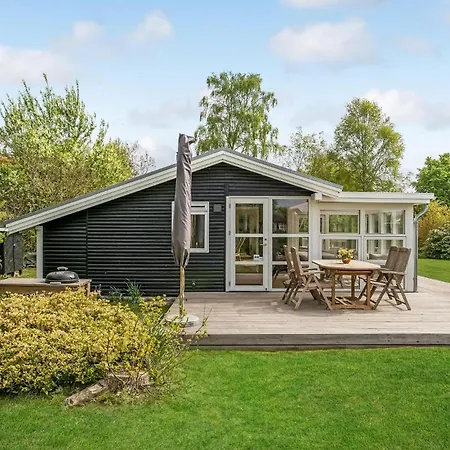 Three-bedroom In Sydals Semesterbostad