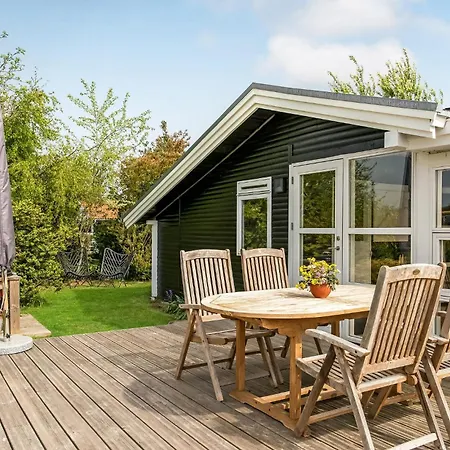 Vakantiehuis Three-bedroom In Sydals *