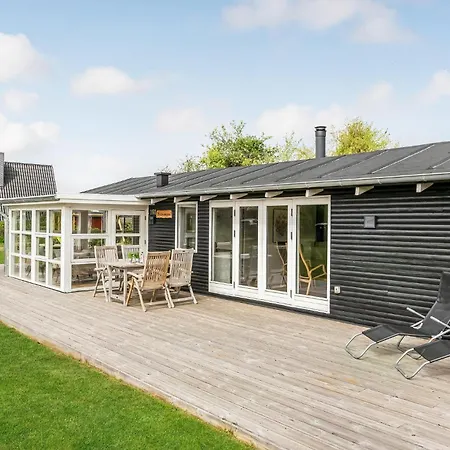 Three-bedroom In Sydals Semesterbostad